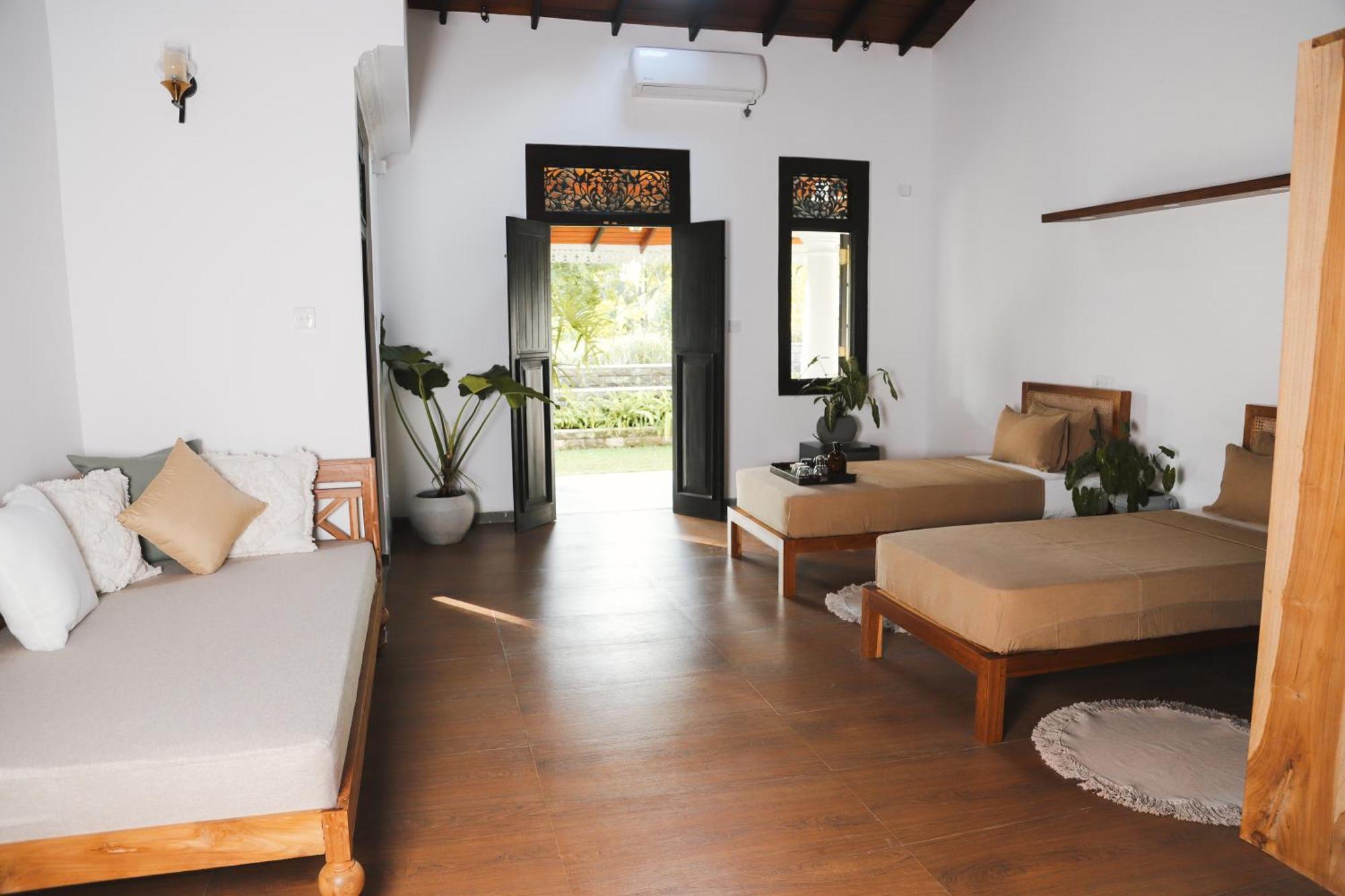 Roots Retreat Hotel Unawatuna Room photo